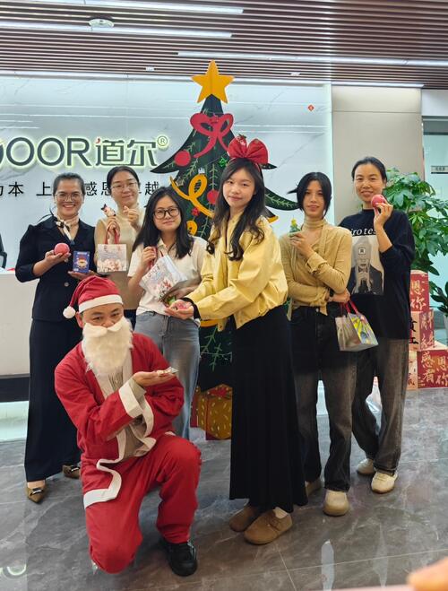 أحدث مدونات الشركة حول سحرية عيد الميلاد، تعمل في أي مكان.