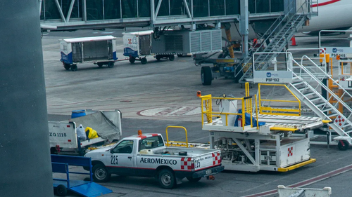 أحدث مدونات الشركة حول Door Energy Mobile EV Charger Drives Airport Electrification from Tugs to Carts